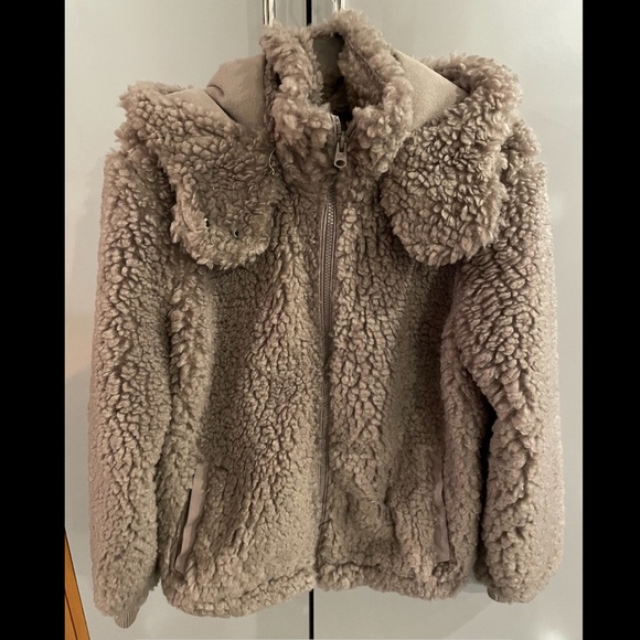 Abercrombie and fitch faux fur jacket - Picture 2 of 4